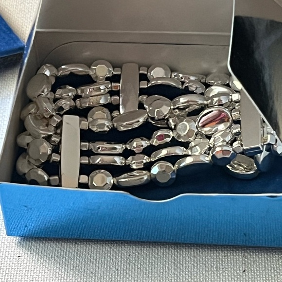 Avon Multirow Beaded Stretch Bracelet – Silvertone - Picture 4 of 5